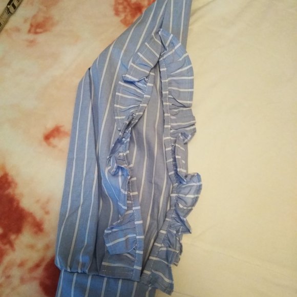 Romeo & Juliet Couture Crop Top - Picture 9 of 12